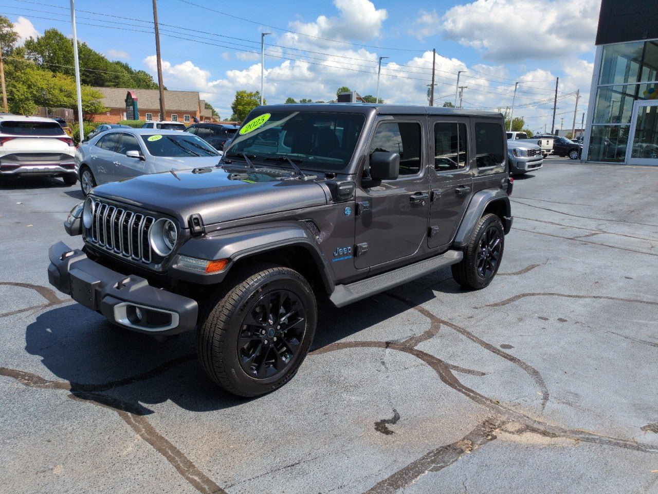Used 2025 Jeep Wrangler Unlimited Sahara AWD/4WD image 3