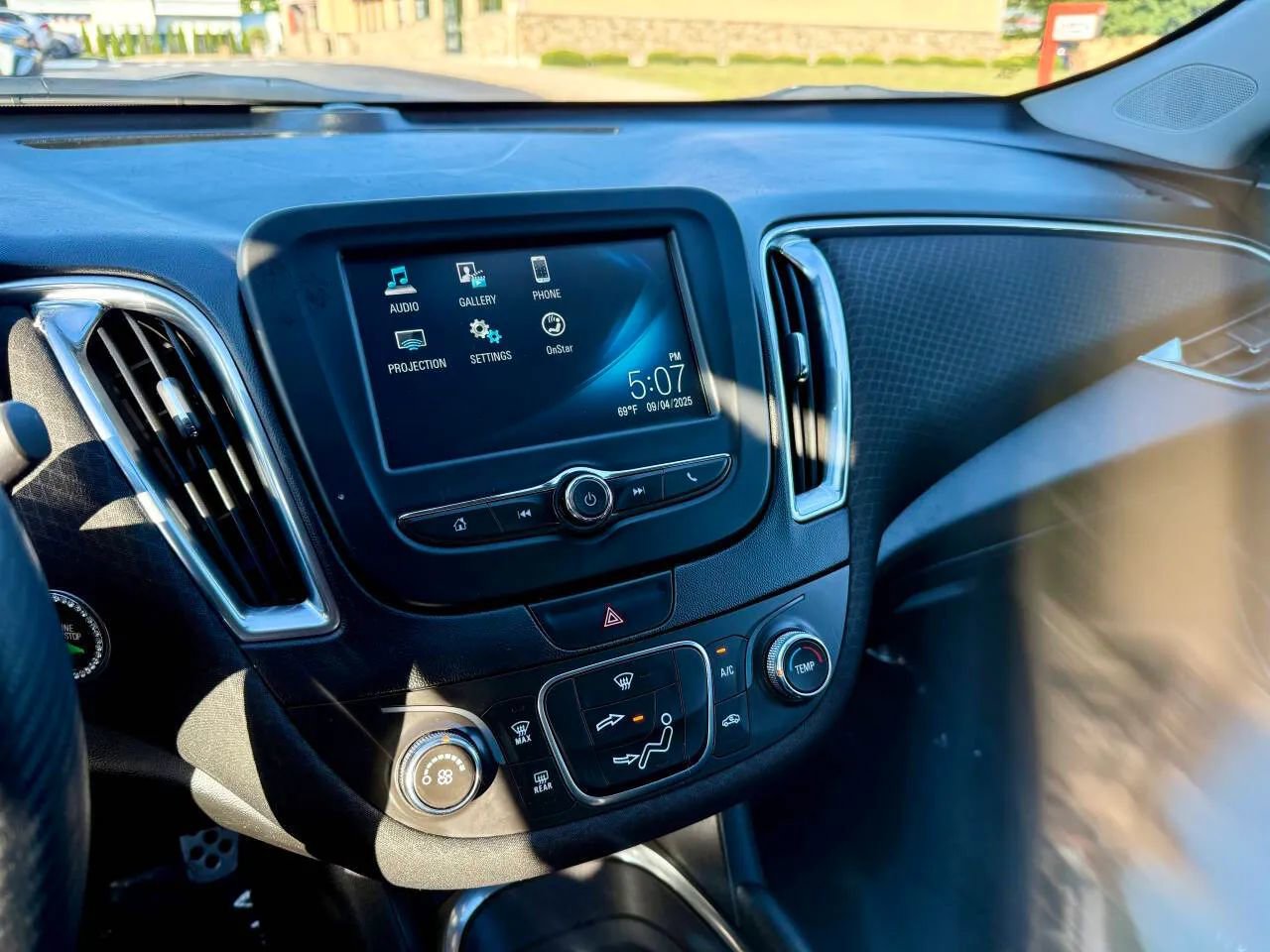 Used 2016 Chevrolet Malibu LT image 11