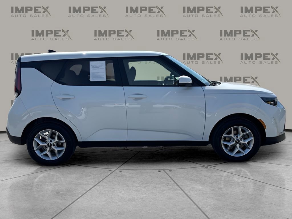 Used 2024 Kia Soul LX w/ Option Group 015 image 6