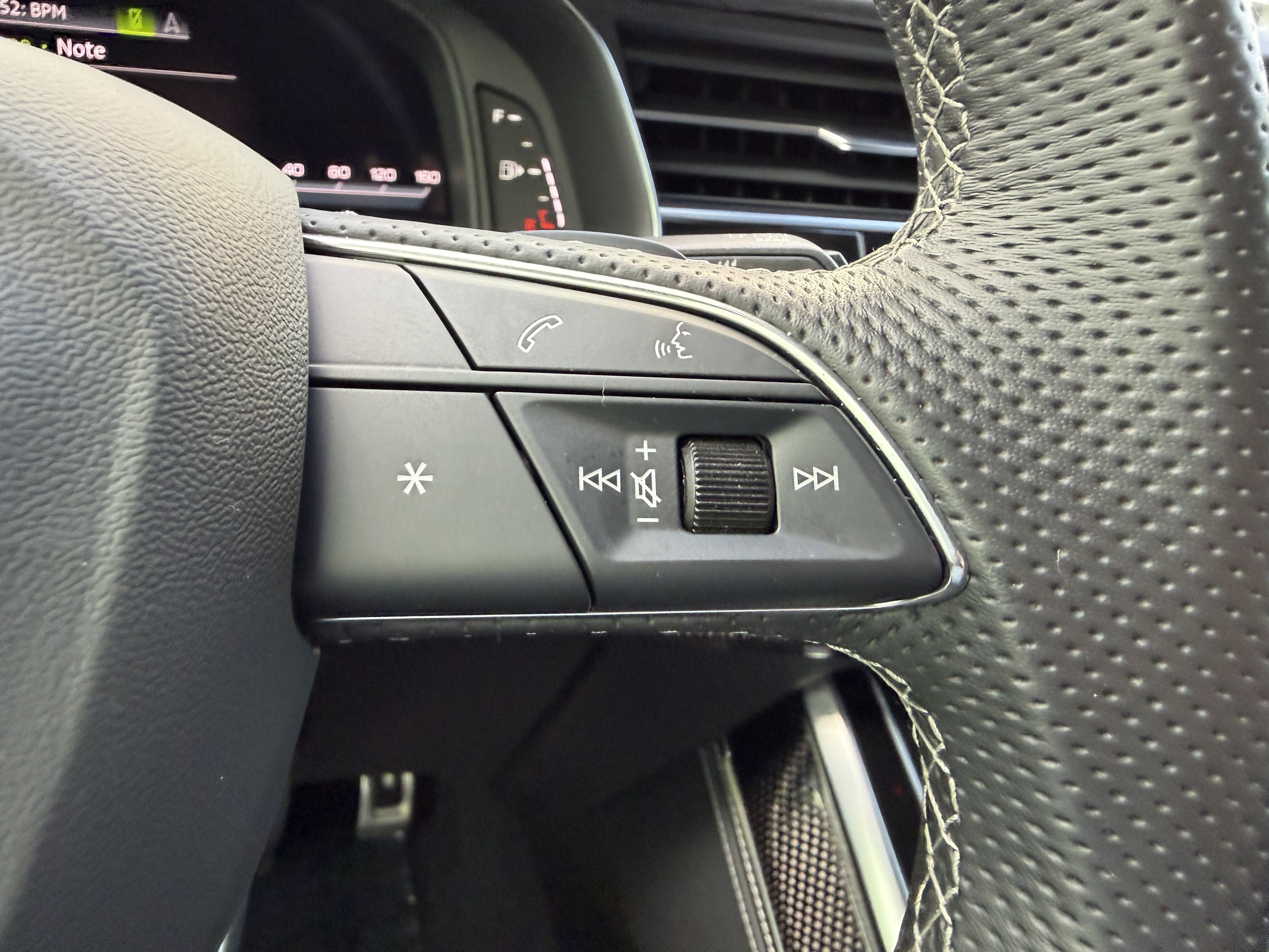 Used 2023 Audi SQ8 Prestige image 34