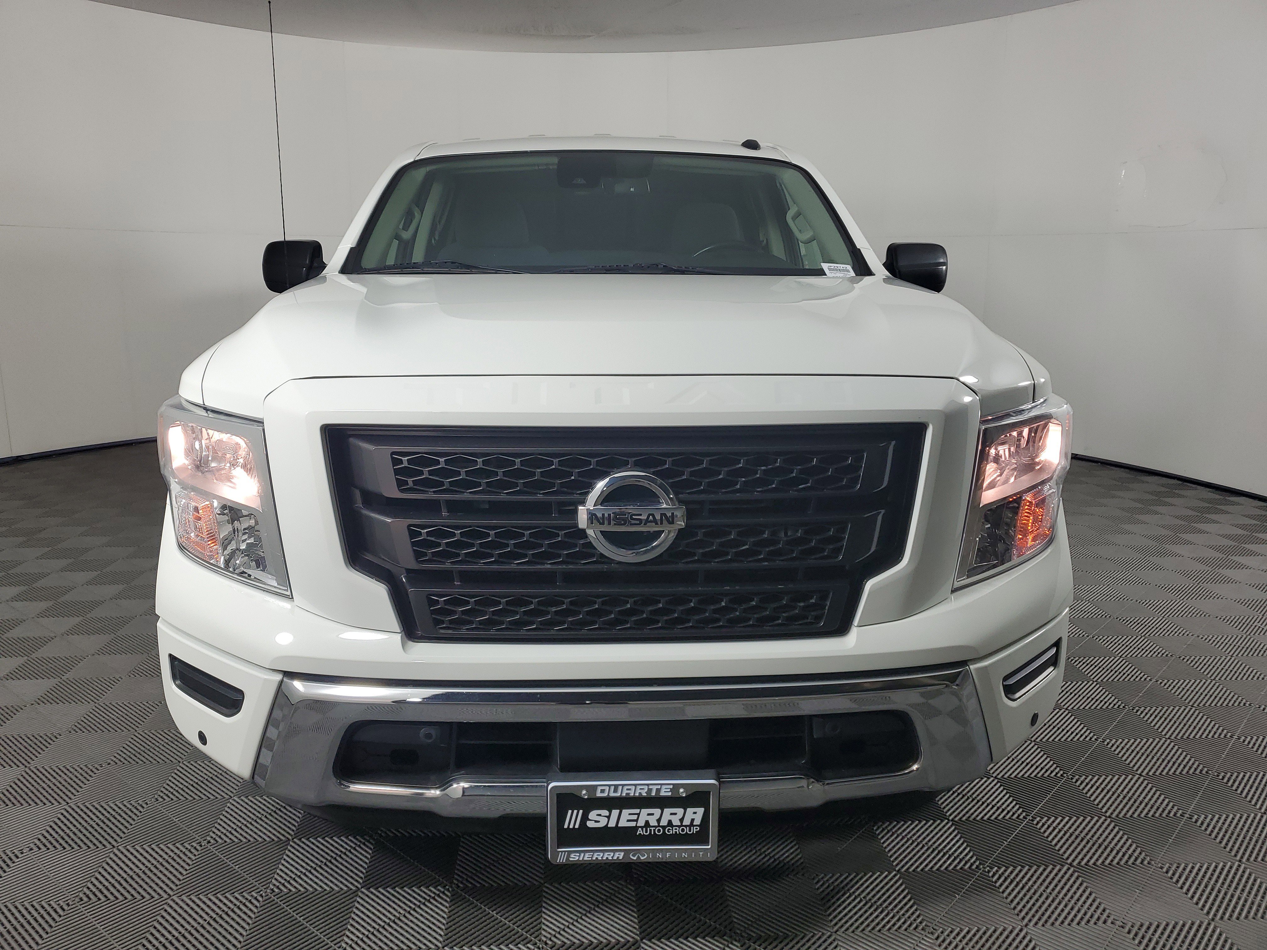Used 2021 Nissan Titan SV w/ SV Convenience Package image 9