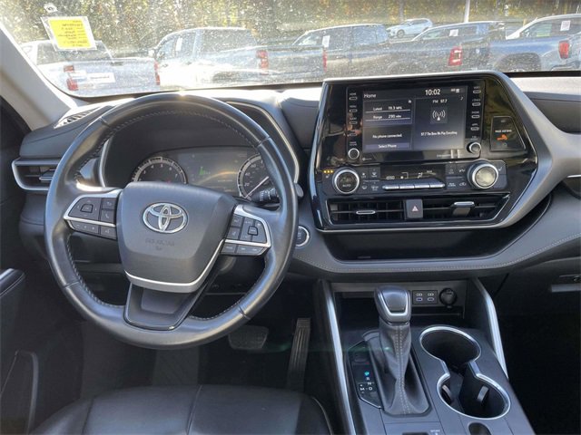 Used 2022 Toyota Highlander XLE image 16