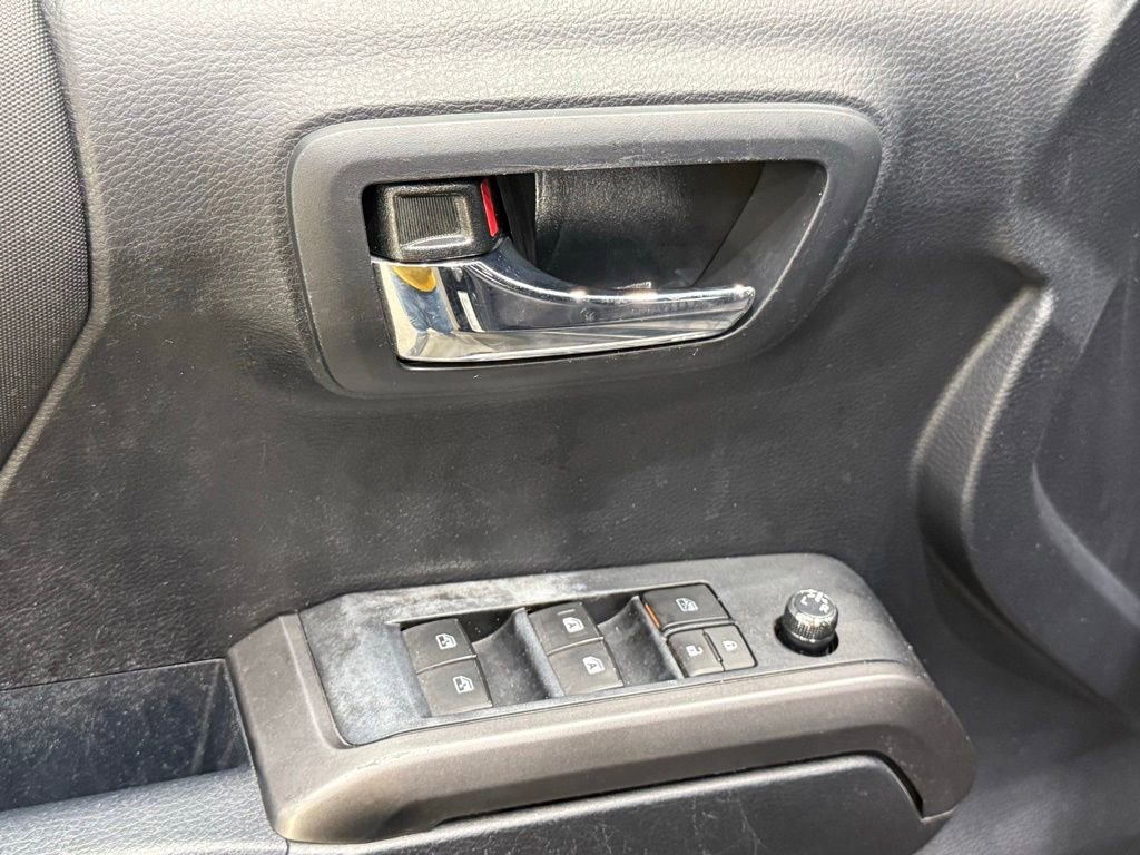 Used 2018 Toyota Tacoma TRD Sport image 16