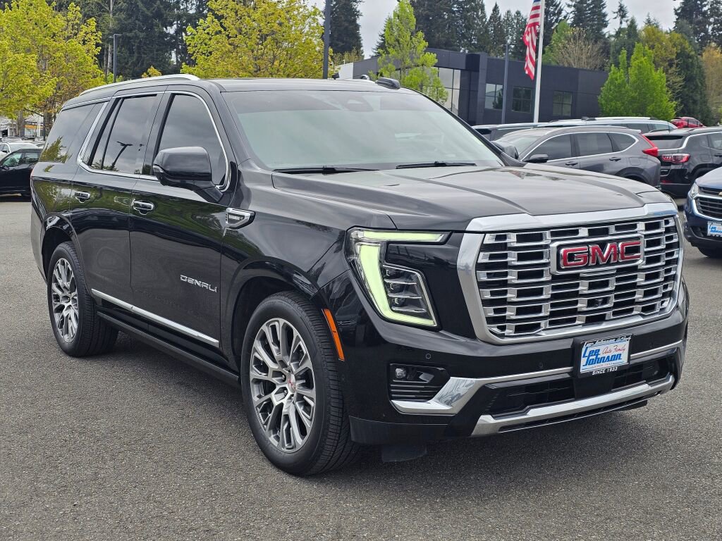 Used 2025 GMC Yukon Denali w/ Denali Reserve Package AWD/4WD image 3