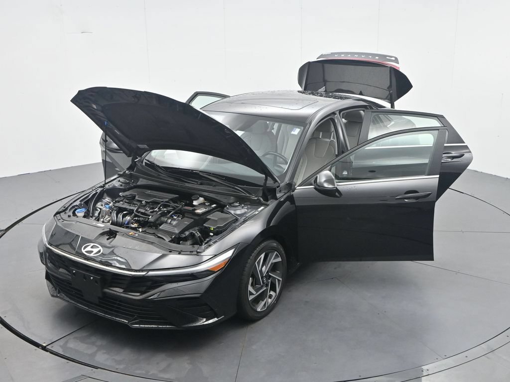 Used 2025 Hyundai Elantra Limited FWD image 47