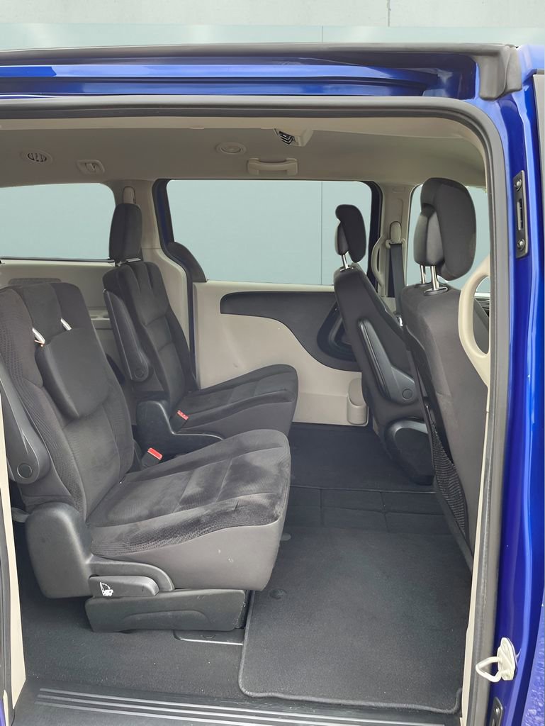 Used 2018 Dodge Grand Caravan SE w/ UConnect Hands-Free Group FWD image 16
