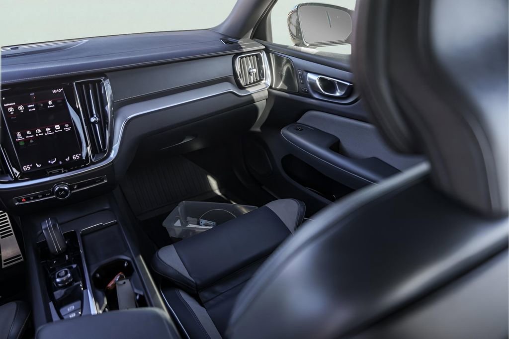 Used 2022 Volvo S60 B5 R-Design w/ Climate Package image 31