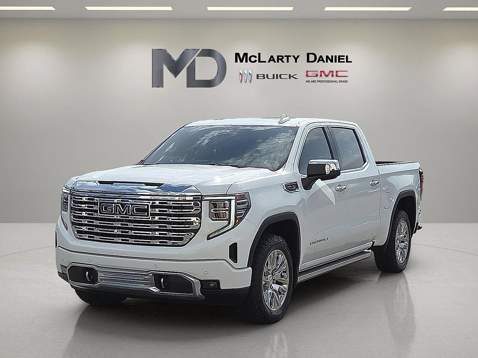 Certified 2023 GMC Sierra 1500 Denali AWD/4WD image 3