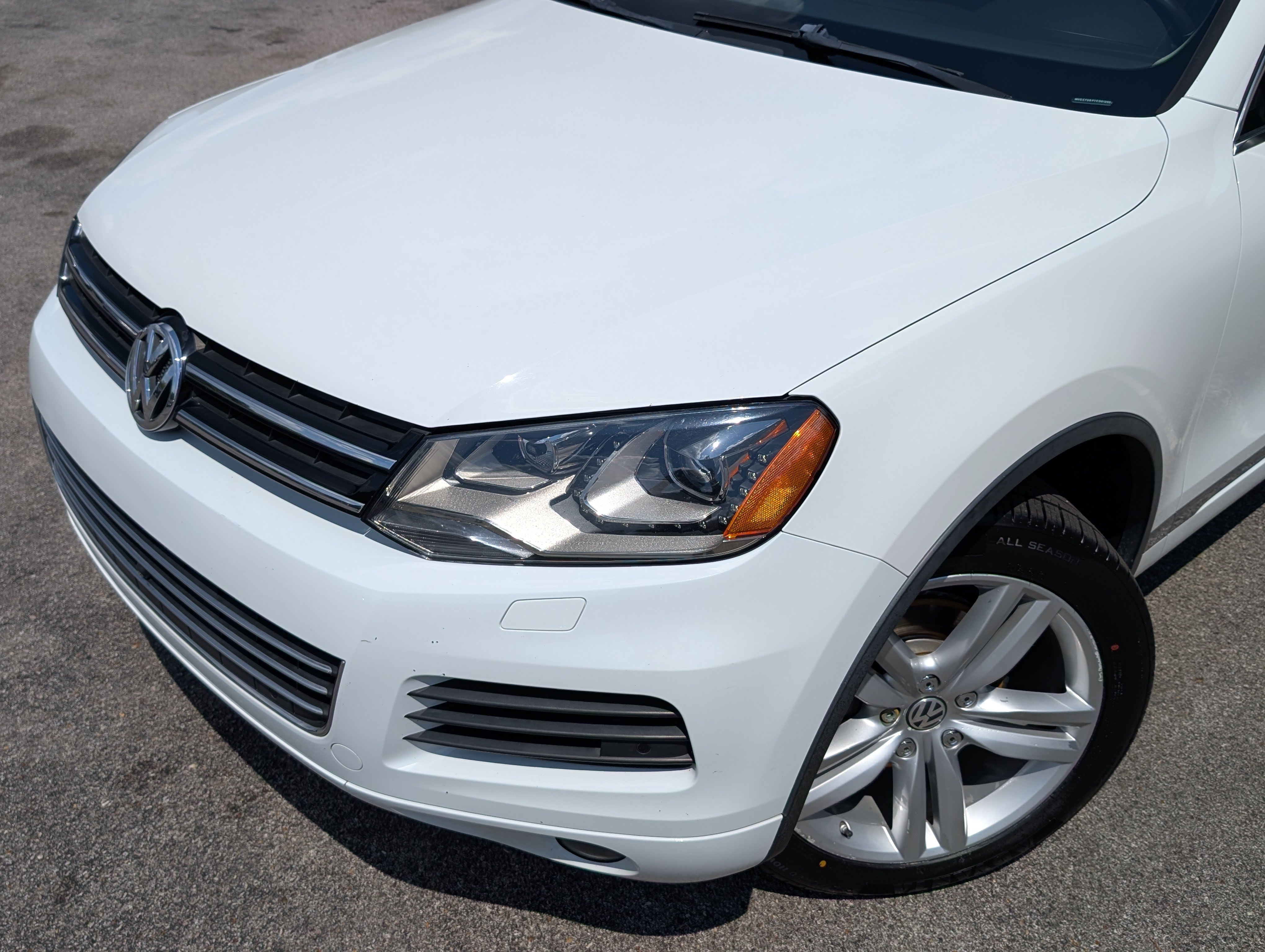 Used 2014 Volkswagen Touareg Executive AWD/4WD image 13