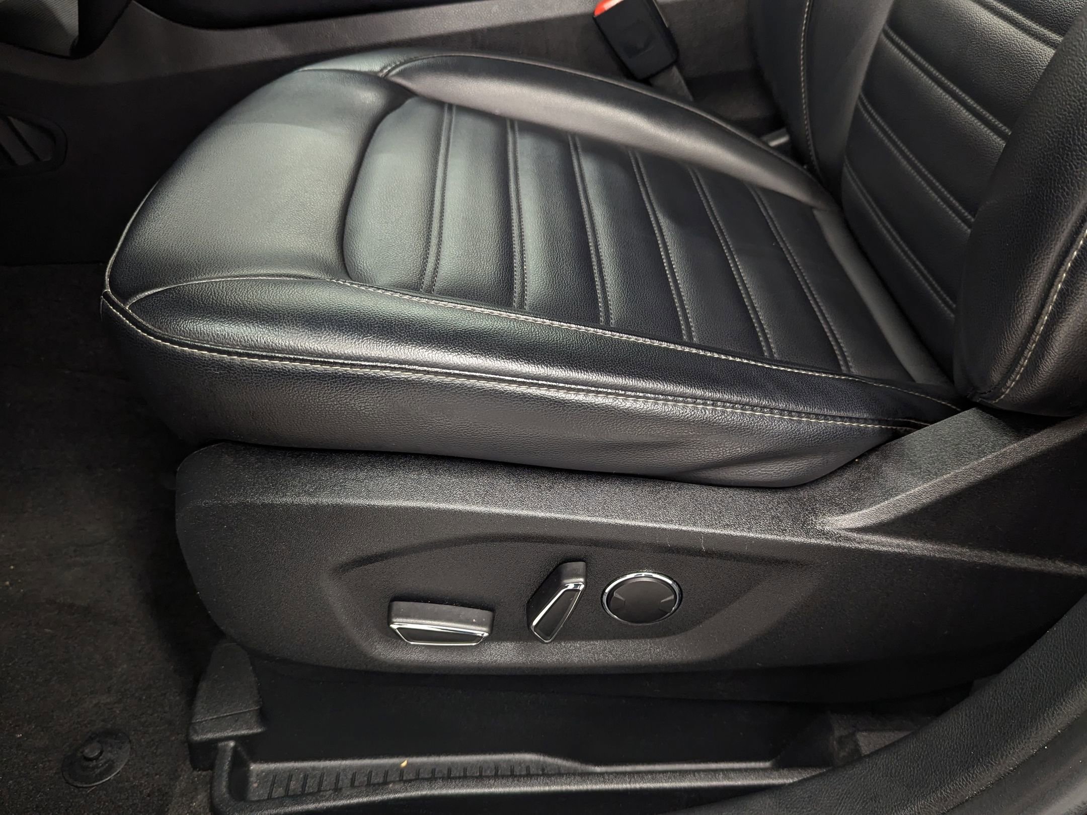 Used 2019 Ford Edge SEL w/ Equipment Group 201A image 11