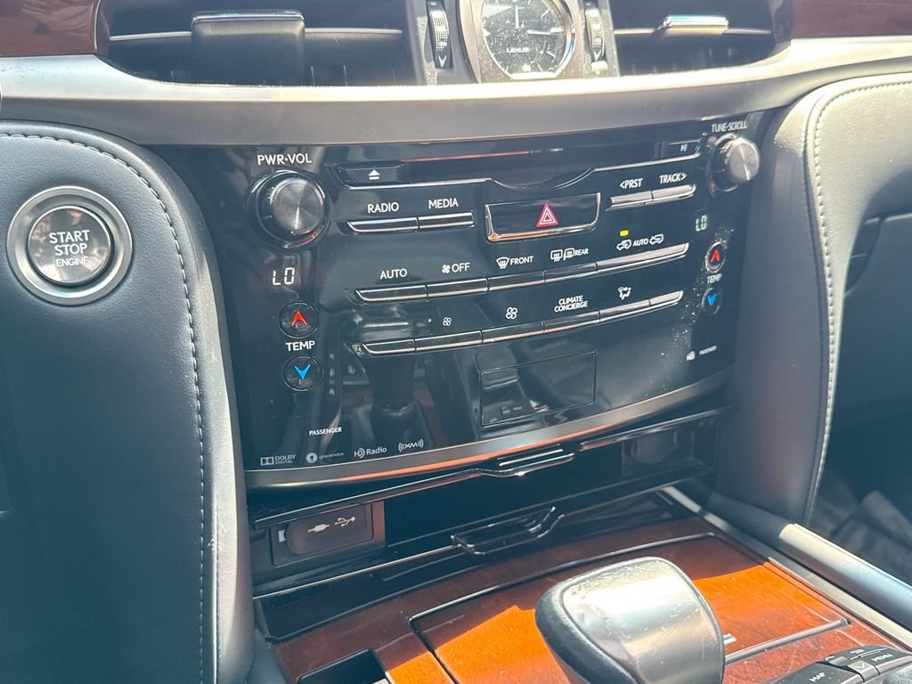Used 2021 Lexus LX 570 4WD w/ Luxury Package image 28