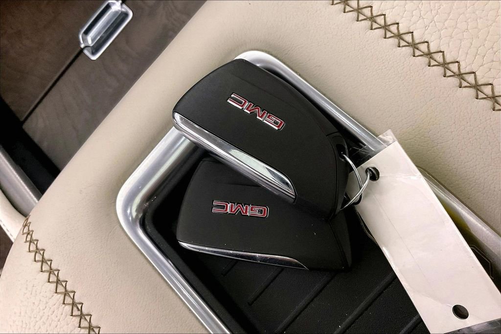 Used 2021 GMC Yukon Denali w/ Denali Ultimate Package image 14