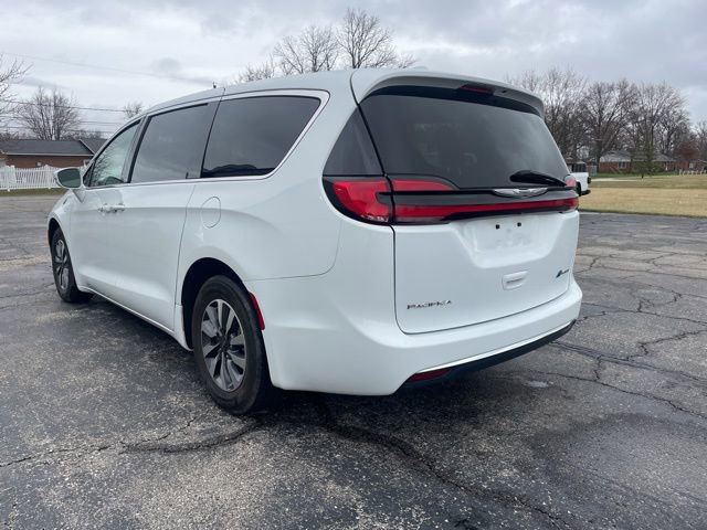 Used 2022 Chrysler Pacifica Touring-L image 2
