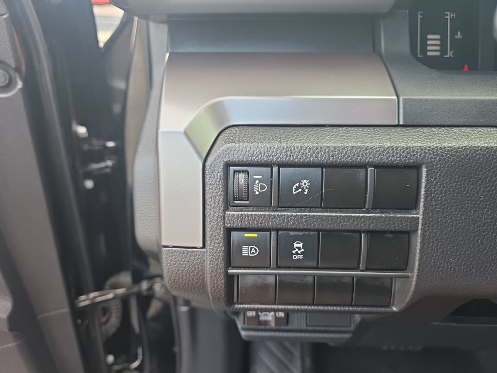 Certified 2025 Toyota Tacoma SR5 AWD/4WD image 16