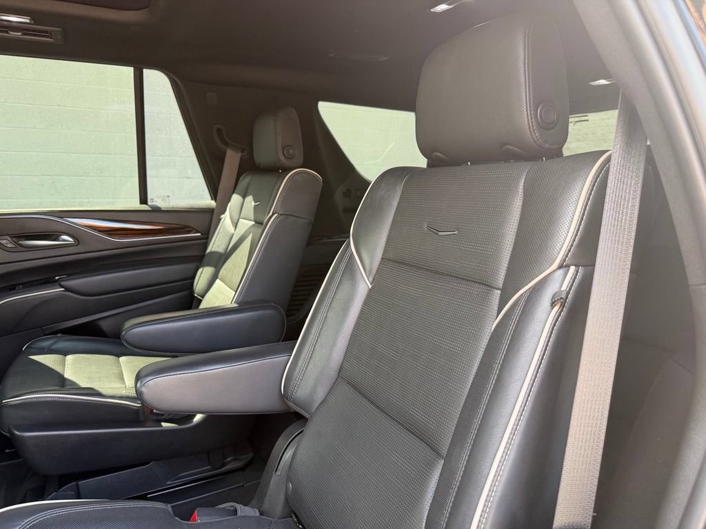 Used 2023 Cadillac Escalade Premium Luxury AWD/4WD image 27