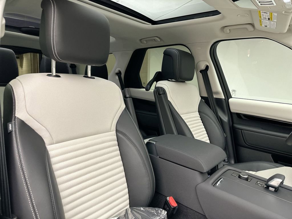 New 2026 Land Rover Discovery S AWD/4WD image 14