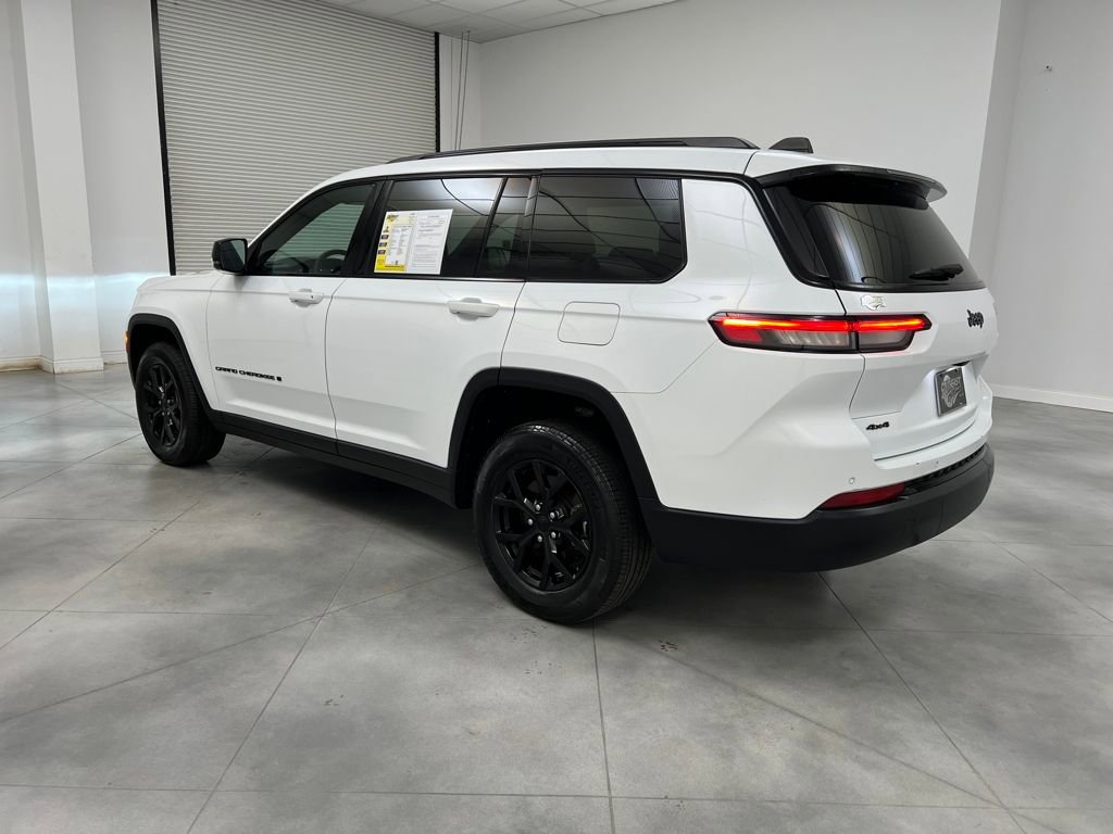 Used 2024 Jeep Grand Cherokee L Laredo image 5