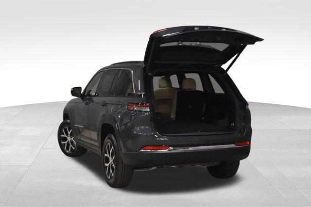 New 2025 Jeep Grand Cherokee Limited w/ Trailer Tow Package image 32