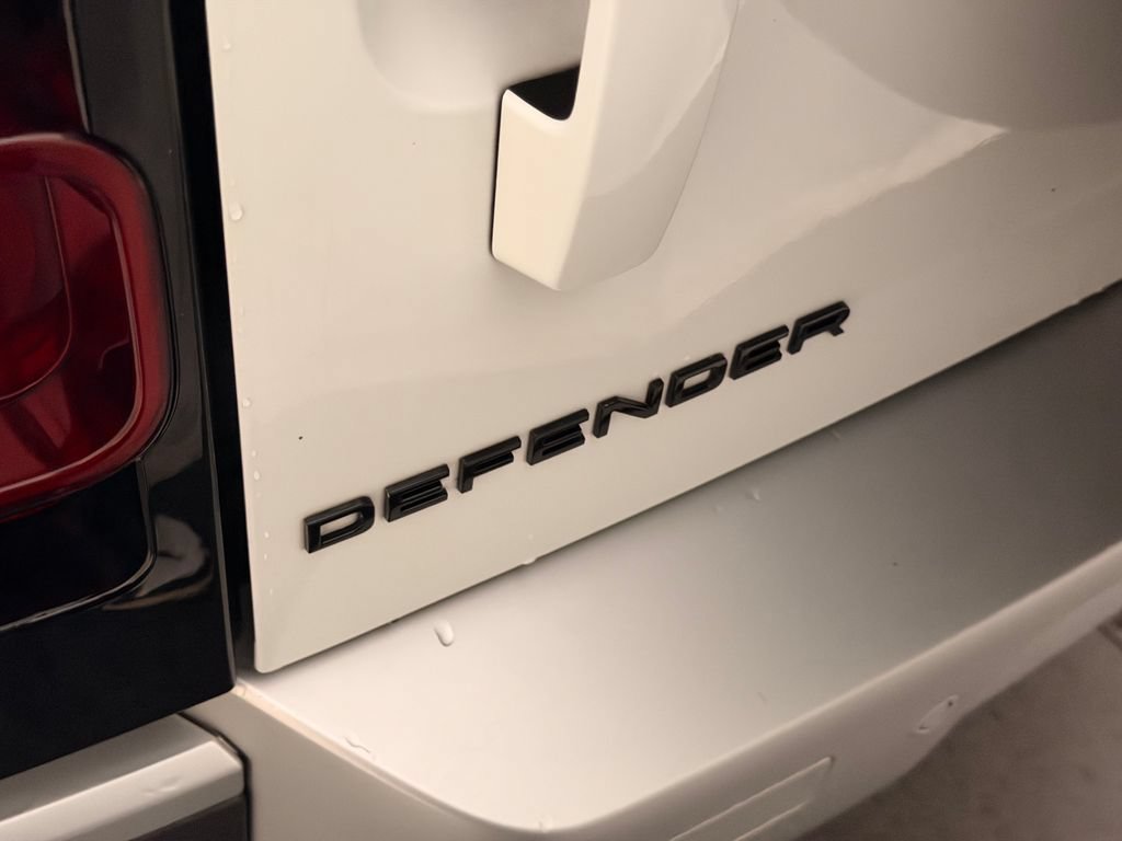 Used 2023 Land Rover Defender 110 S AWD/4WD image 25