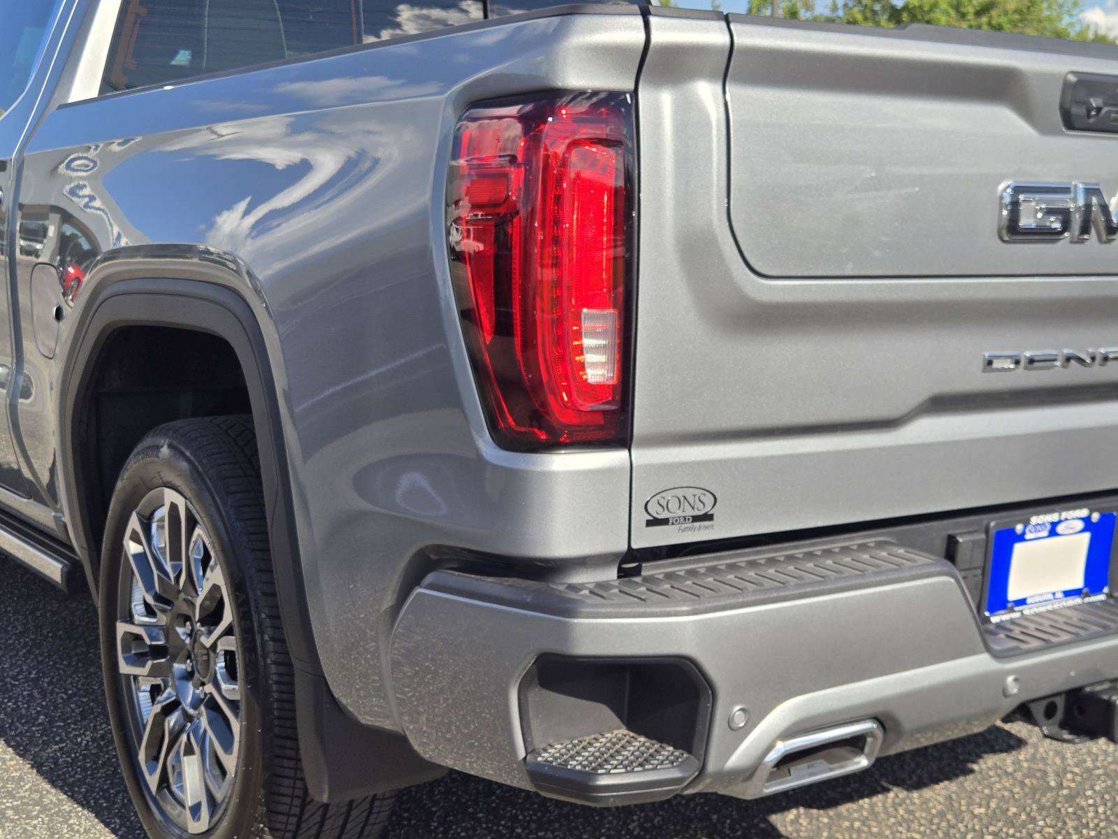 Used 2026 GMC Sierra 1500 Denali Ultimate AWD/4WD image 10