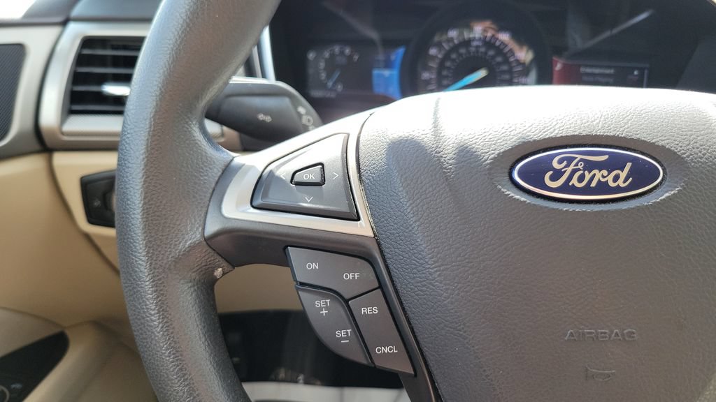 Used 2014 Ford Fusion SE FWD image 20