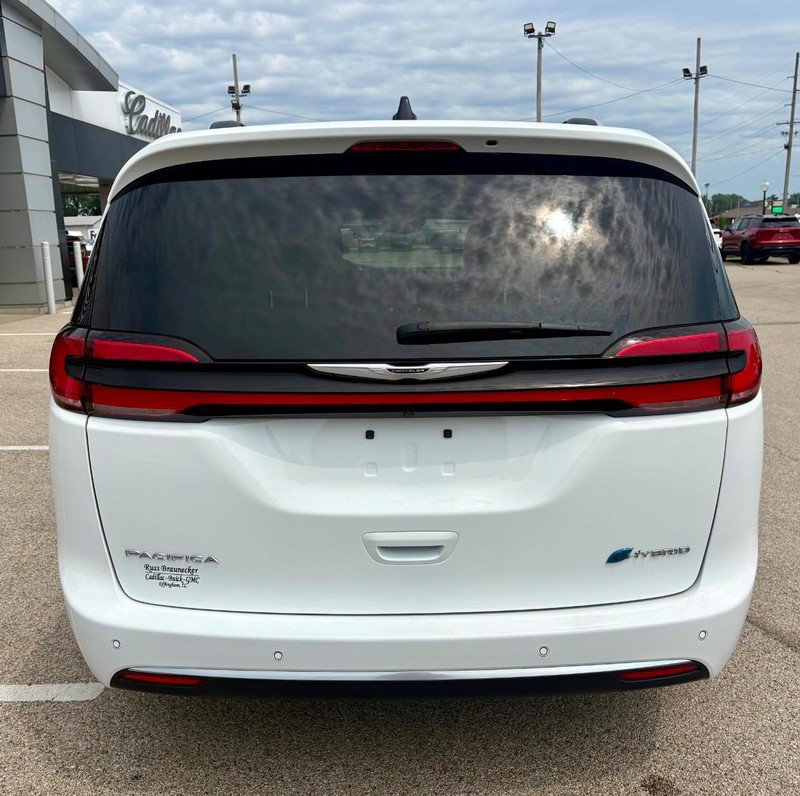 Used 2025 Chrysler Pacifica Pinnacle FWD image 4