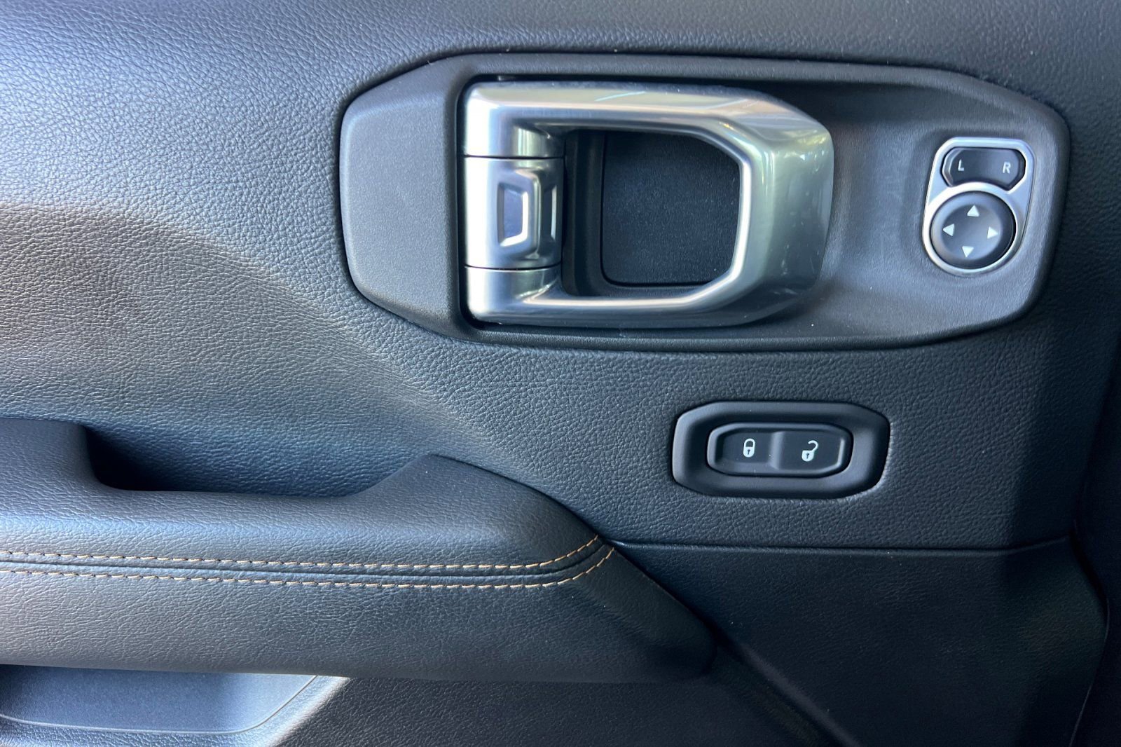 Used 2021 Jeep Wrangler Unlimited Sahara image 12