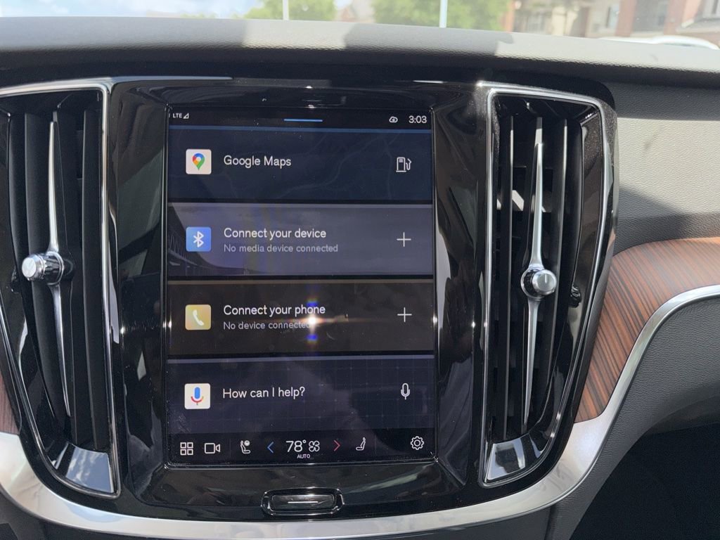 Used 2025 Volvo V60 B5 Cross Country Plus image 12