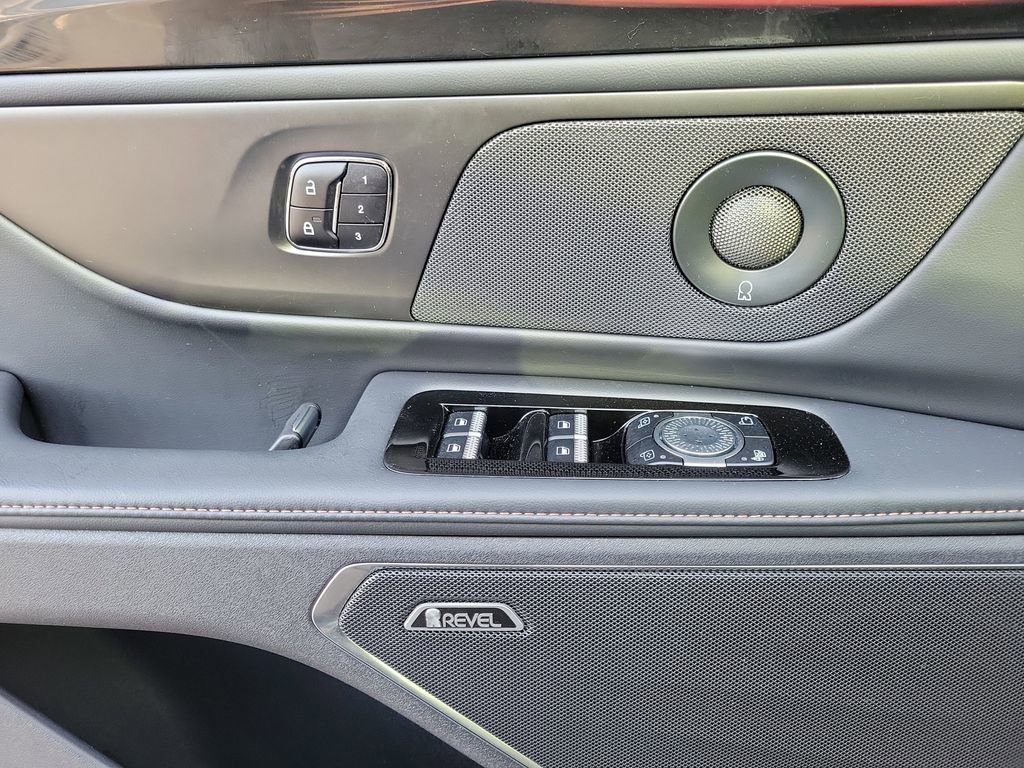 Certified 2024 Lincoln Nautilus Reserve w/ Equipment Group 202A image 18