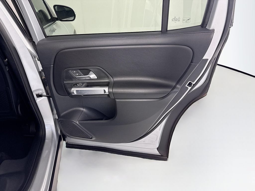 Used 2023 Mercedes-Benz GLB 250 image 27