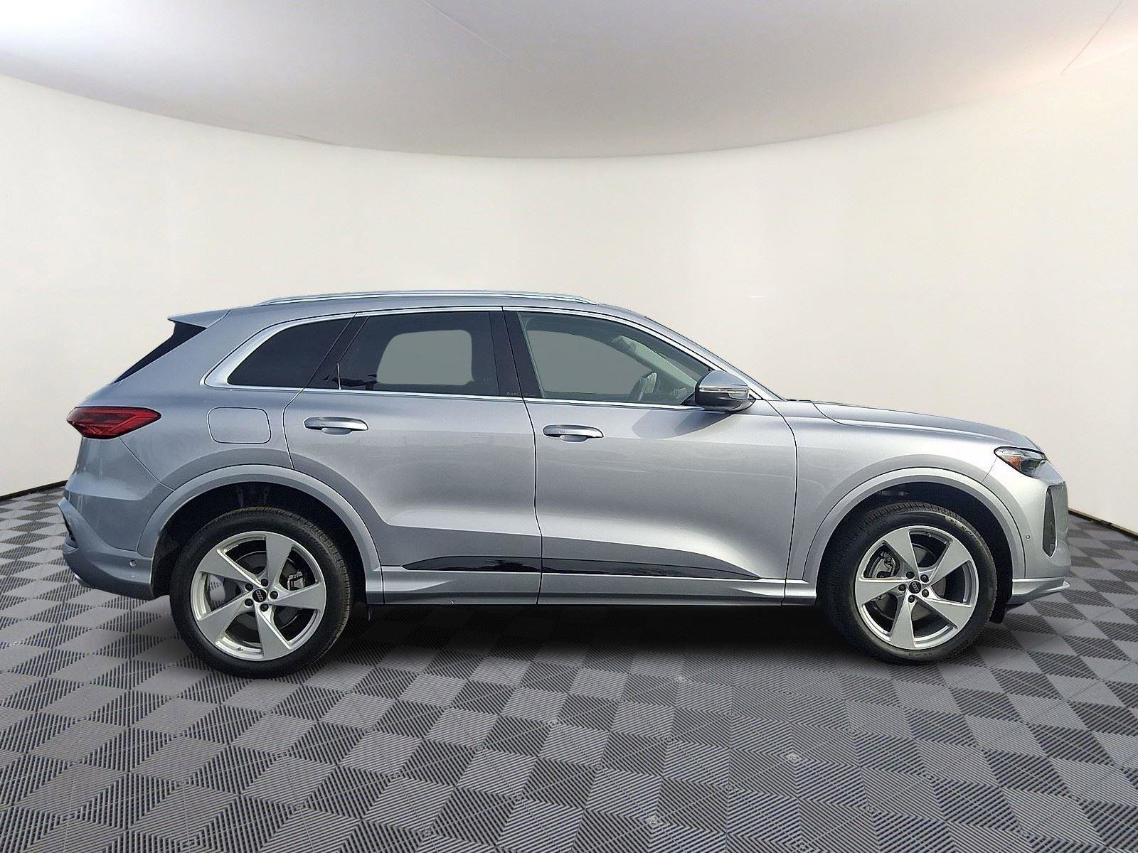 Used 2025 Audi Q5 Premium Plus w/ Premium Plus AWD/4WD image 7