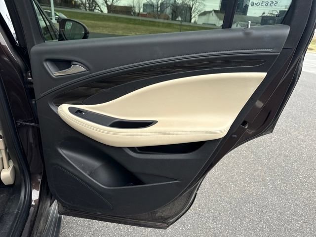 Used 2020 Buick Envision Essence image 16