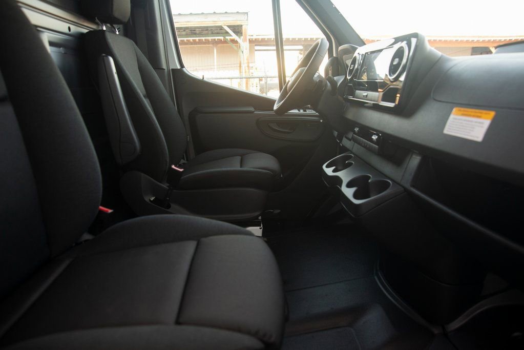 New 2025 Mercedes-Benz Sprinter 4500 image 27