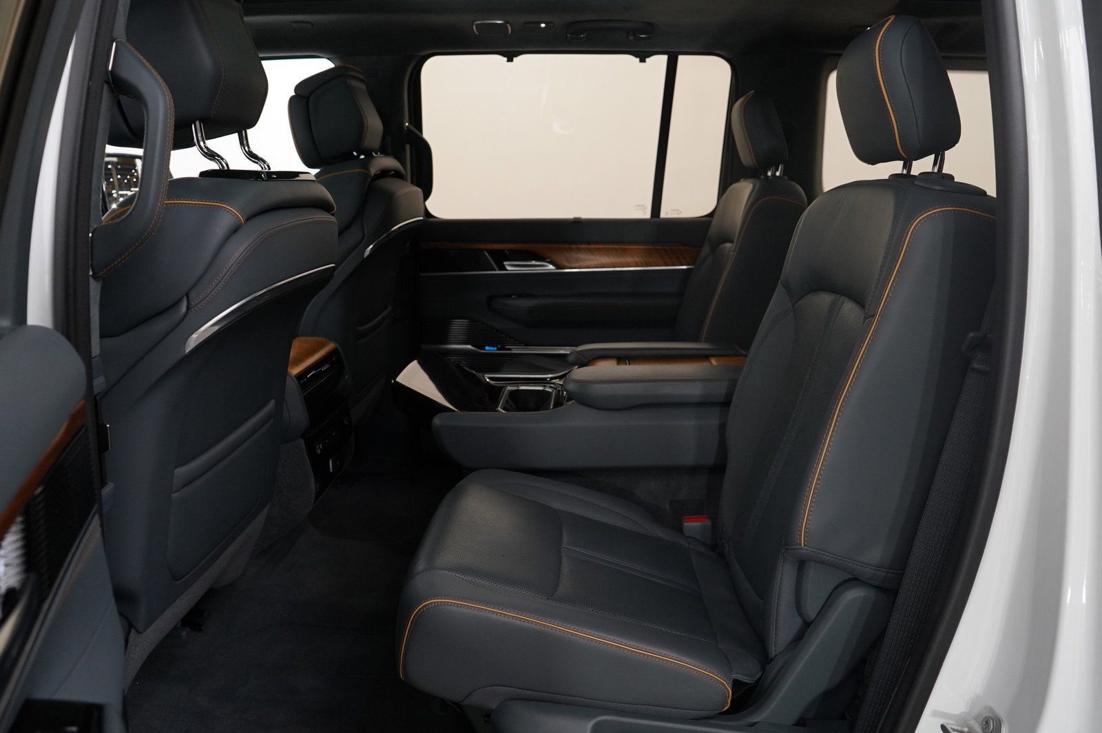 Used 2022 Jeep Grand Wagoneer Series II w/ Premium Group II image 18