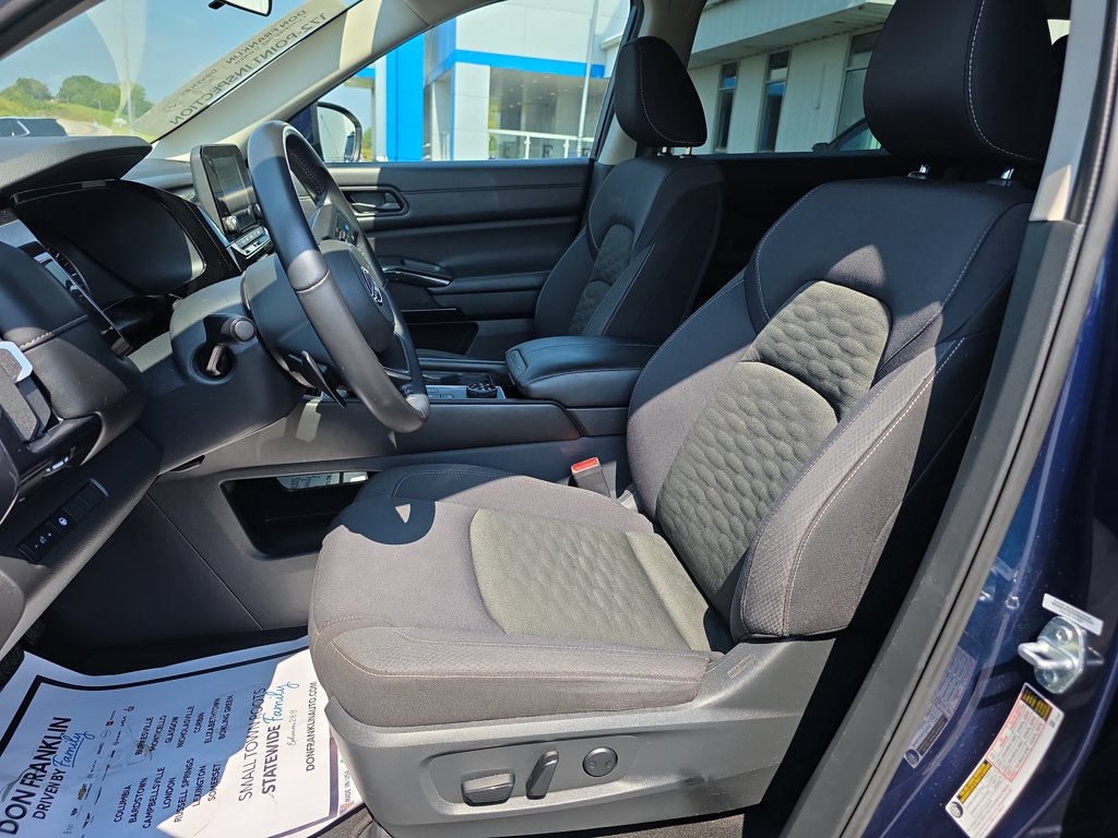 Used 2024 Nissan Pathfinder SV AWD/4WD image 14