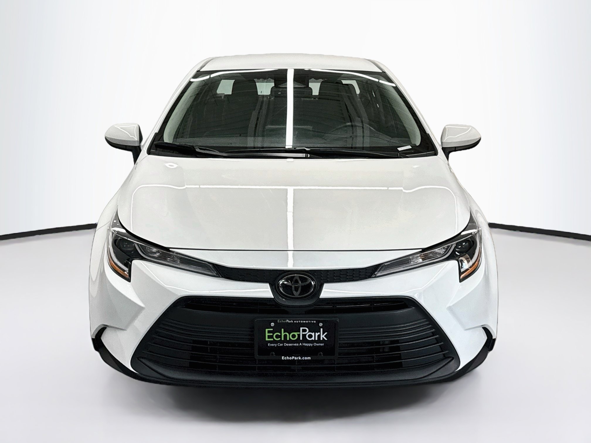 Used 2025 Toyota Corolla LE FWD image 2