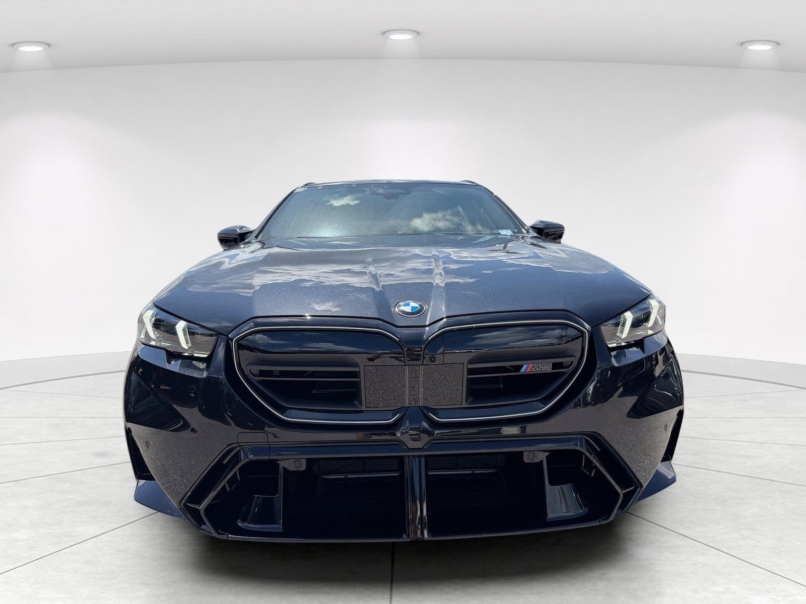 New 2027 BMW M5 Touring AWD/4WD image 2