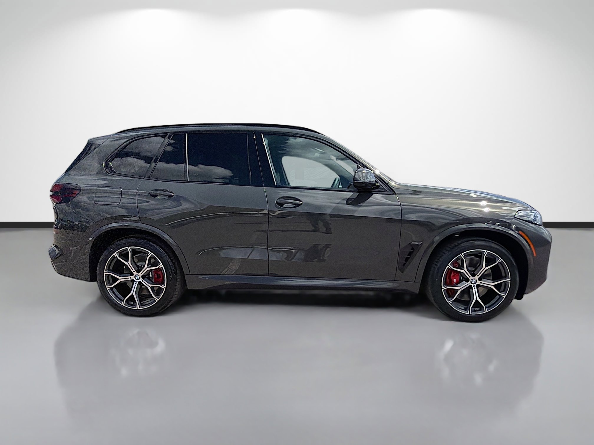 New 2026 BMW X5 xDrive50e w/ Executive Package image 2