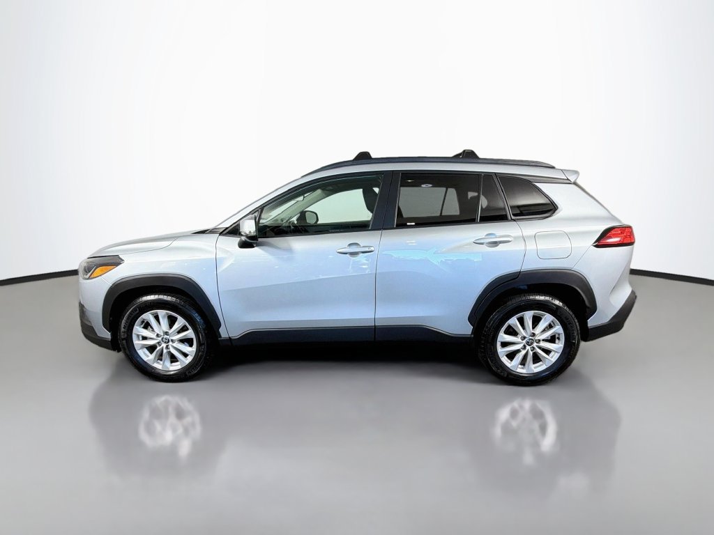 Used 2023 Toyota Corolla Cross LE w/ Moonroof Package AWD/4WD image 5