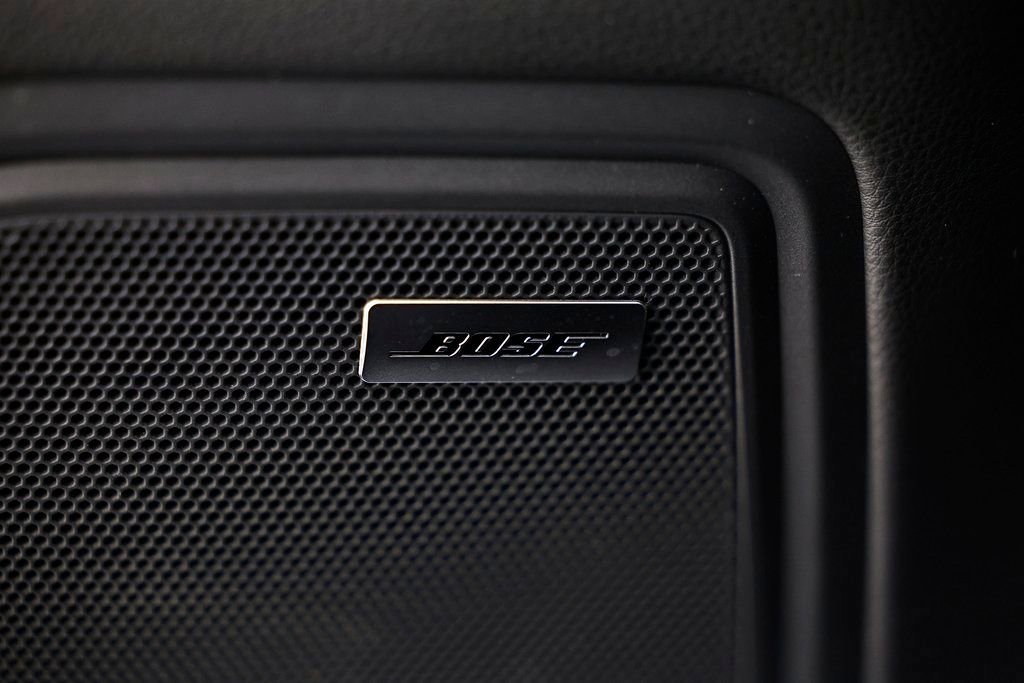 Certified 2025 Porsche Macan AWD/4WD image 21