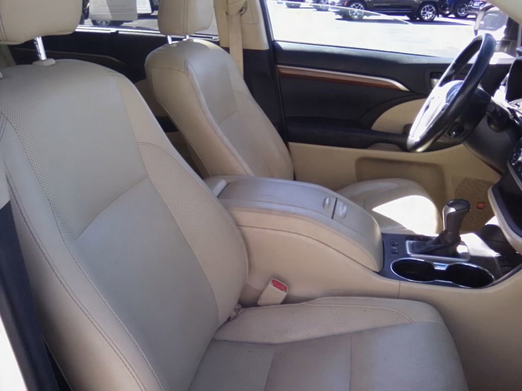 Used 2017 Toyota Highlander Limited Platinum image 12