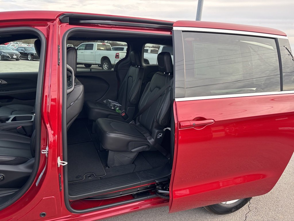 New 2026 Chrysler Voyager LX image 24