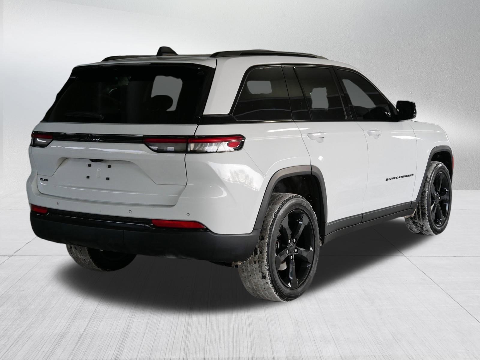 Used 2022 Jeep Grand Cherokee Altitude image 7