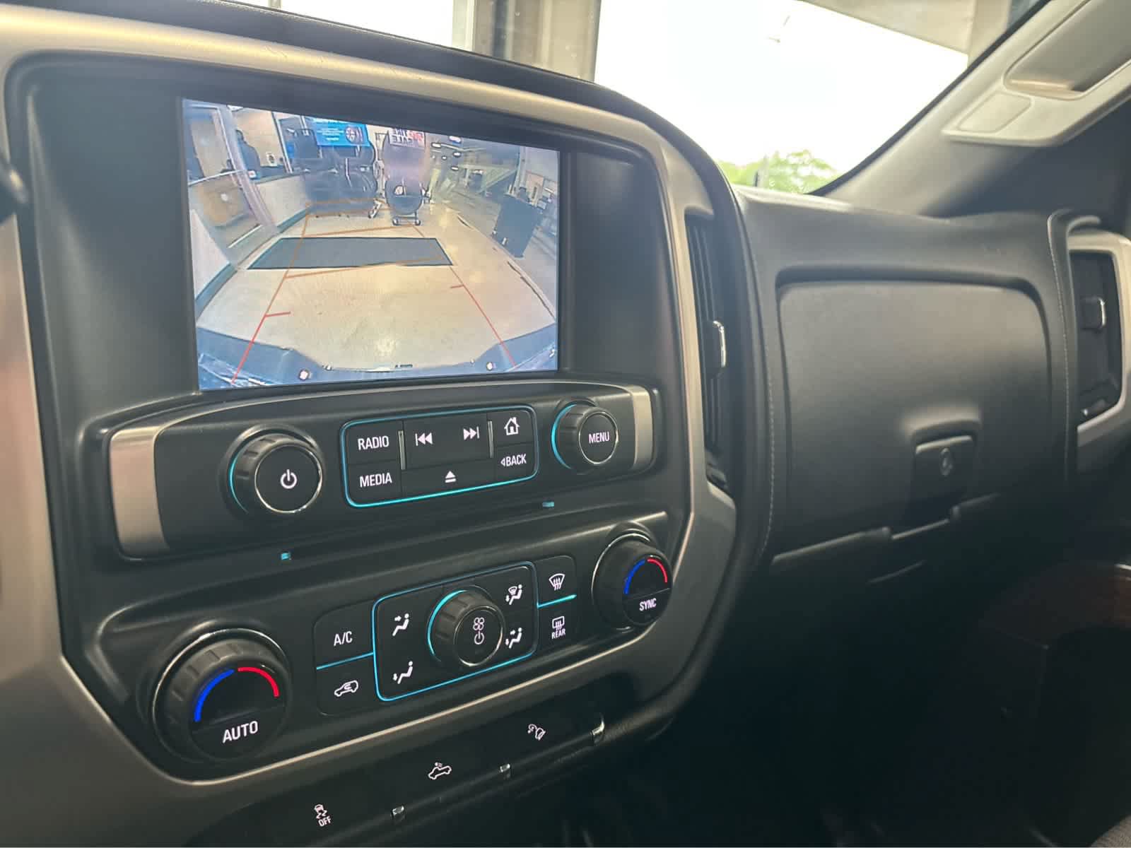 Used 2018 GMC Sierra 1500 SLE w/ SLE Value Package AWD/4WD image 18