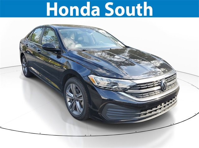 Used 2024 Volkswagen Jetta SE image 1