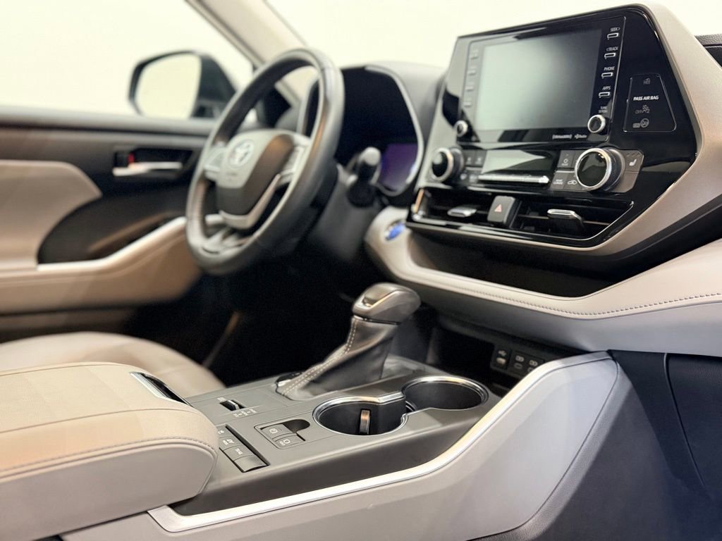 Used 2022 Toyota Highlander XLE image 18