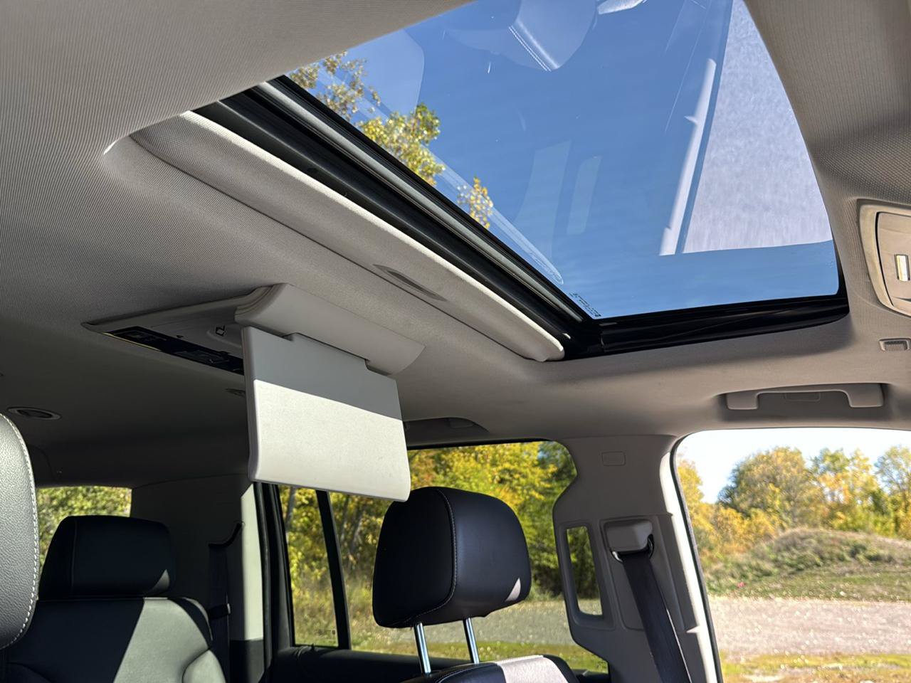 Used 2015 Chevrolet Suburban LTZ AWD/4WD image 34
