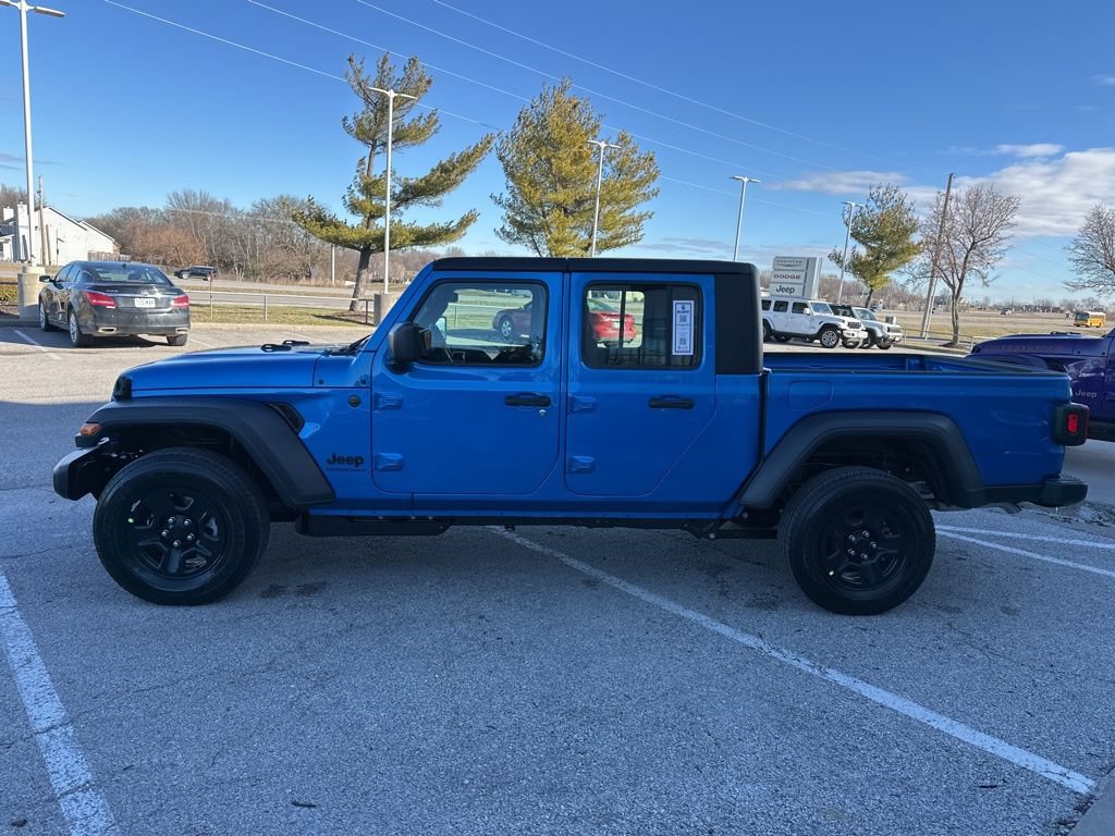 New 2026 Jeep Gladiator Sport AWD/4WD image 17