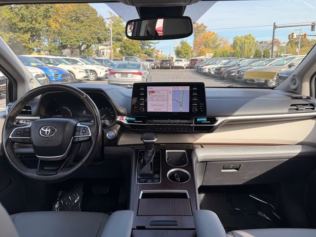 Used 2022 Toyota Sienna XLE w/ XLE Plus Package image 18