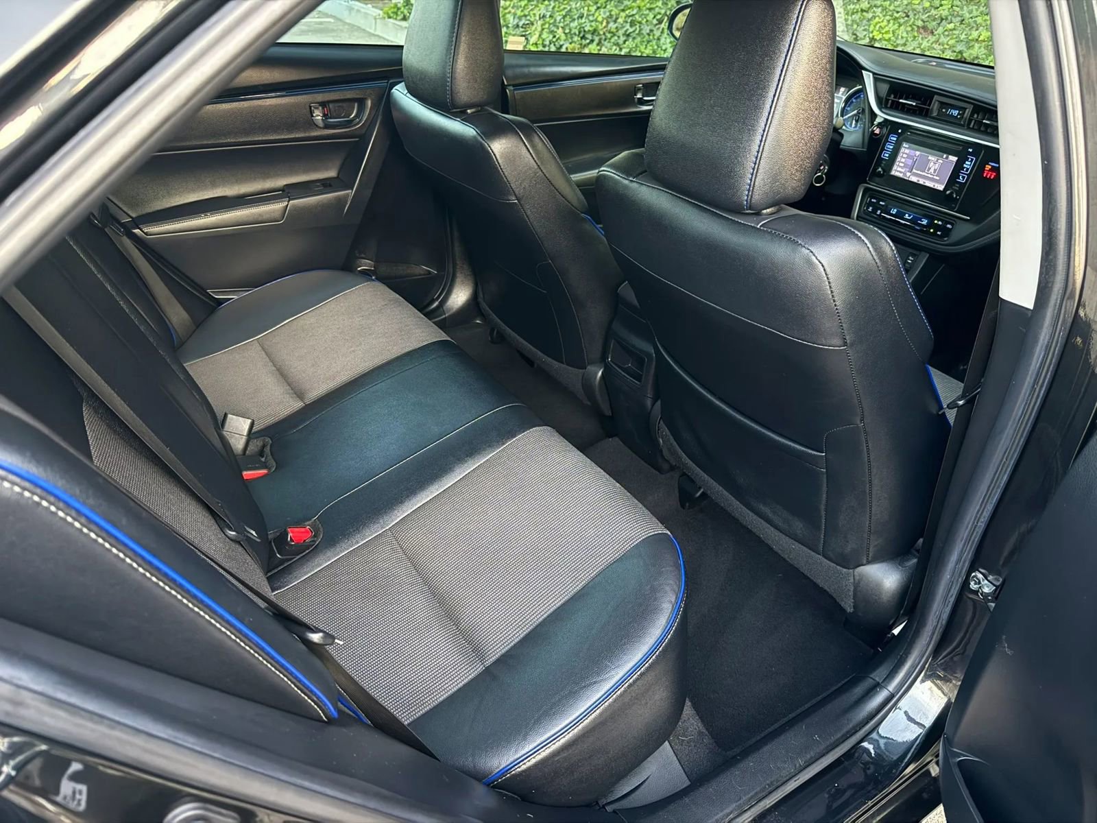 Used 2019 Toyota Corolla SE FWD image 41